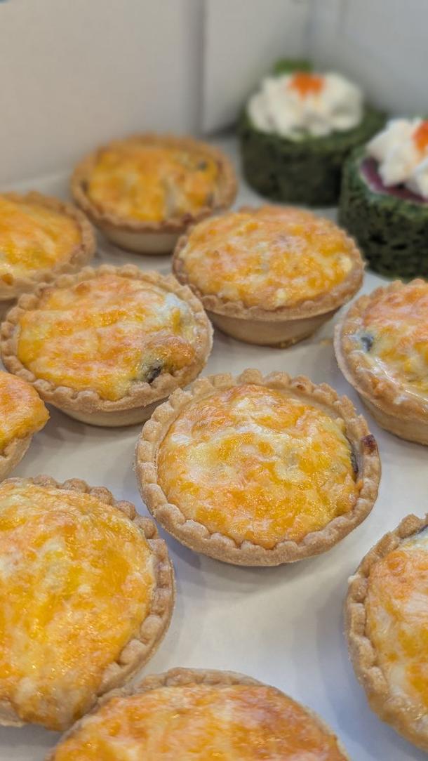 Мини-Киш с курицей и грибами Мини-Киш с курицей и грибами