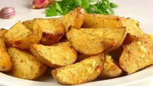Картофель, запеченный дольками