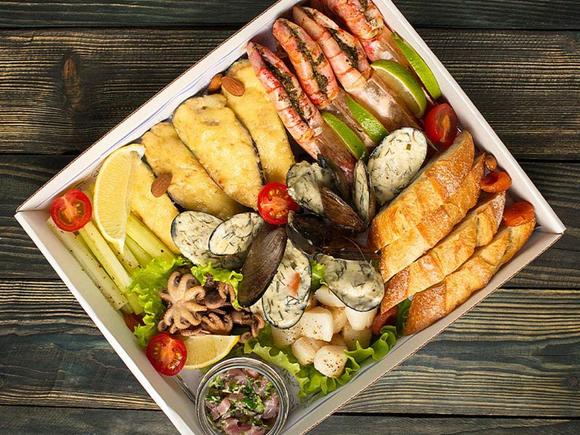 Заказать Сет "Морской" коллекция морепродуктов на 4-6 персон в Санкт-Петербурге