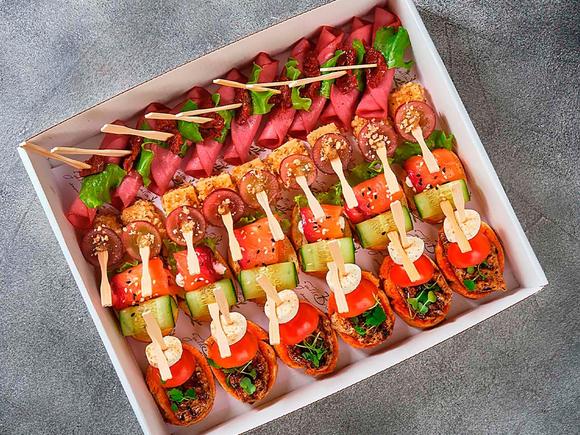 Сытный фуршет с горячими закусками и десертами на 15-20 персон в Волгограде