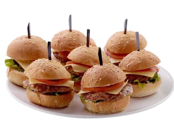 Фуршетное меню с бургерами на 20 персон в Волгограде