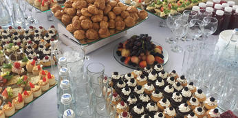 Легкий фуршет с обслуживанием стандарт на 11-12 персон