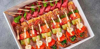 Сытный фуршет с горячими закусками и десертами на 15-20 персон